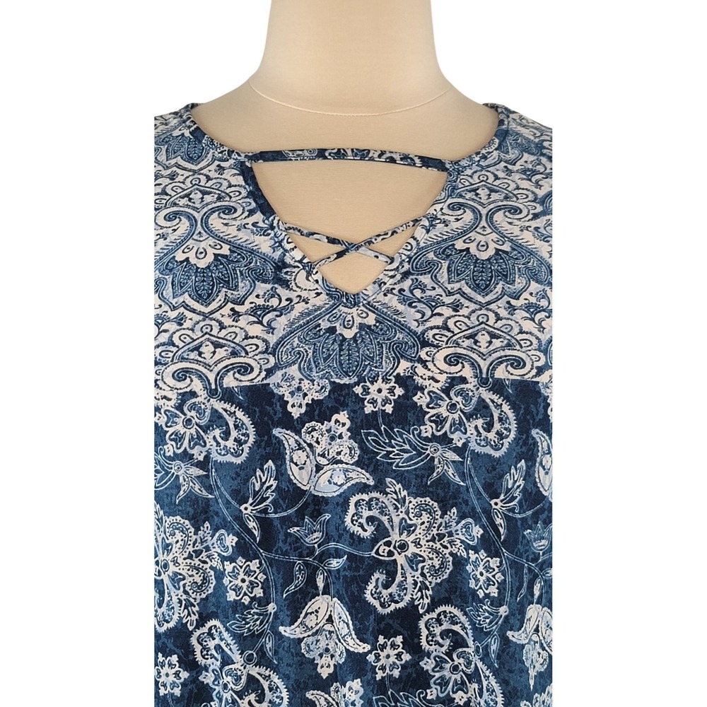 Avenue Blue‎ & White Floral Paisley Blouse - Picture 2 of 12